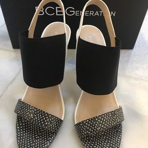 BCBG women’s pump sandal EUC